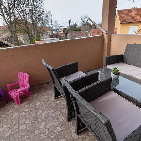 Modern Apartment Sara-Near The Beach Привлака Екстериор снимка