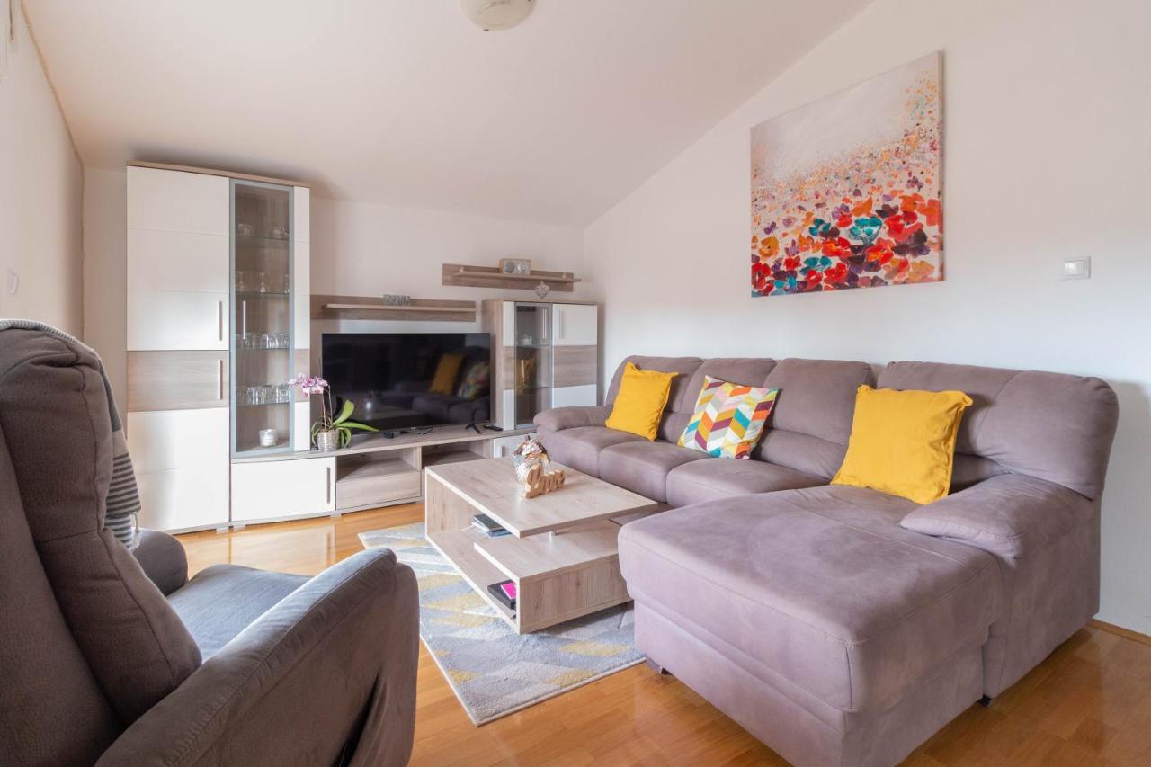 Modern Apartment Sara-Near The Beach Привлака Екстериор снимка