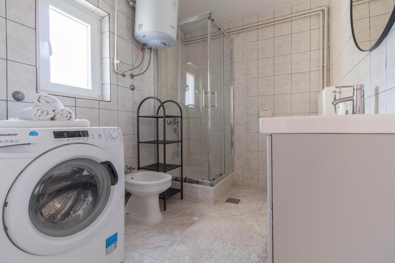 Modern Apartment Sara-Near The Beach Привлака Екстериор снимка